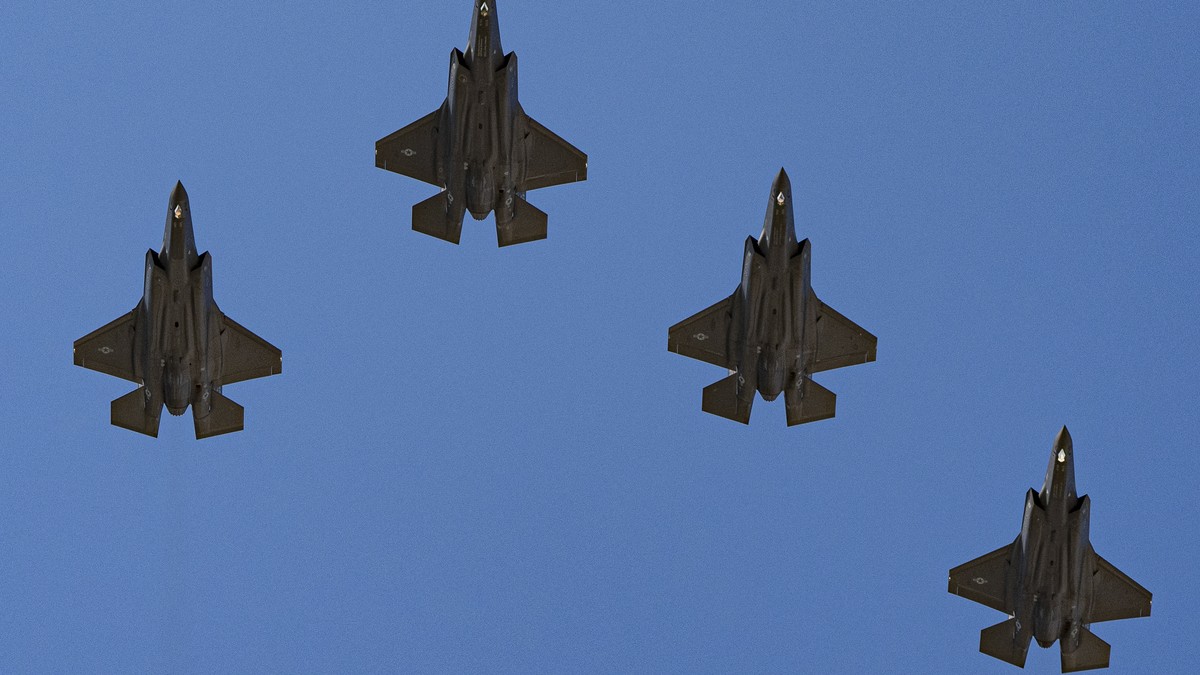 Schweizer-Luftwaffe-trainiert-mit-F-35-Simulator-in-den-USA