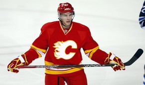 Sven Bärtschi darf wieder bei den Flames spielen.