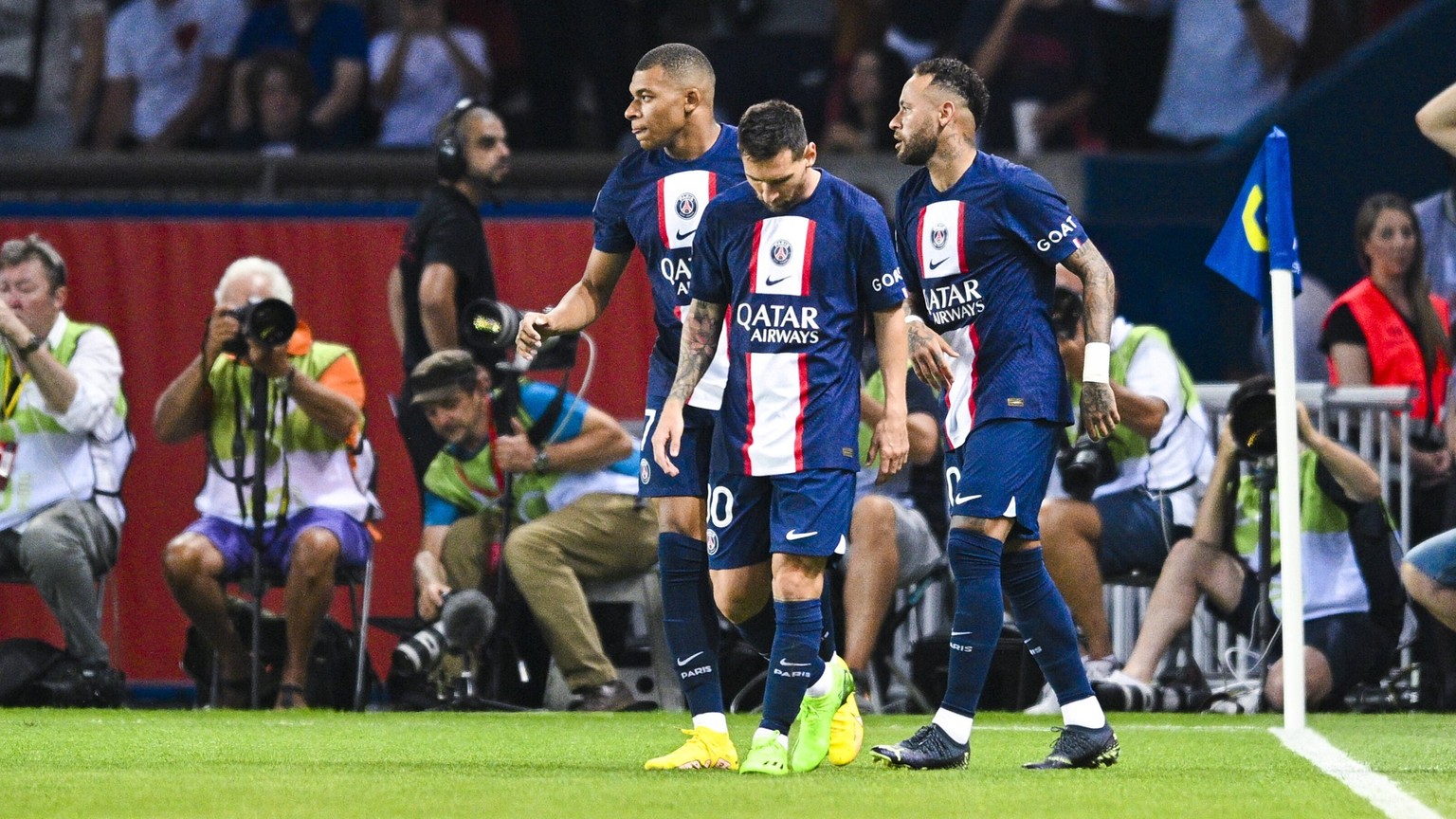 Joie des joueurs du PSG apres le second but de Neymar Jr (PSG) Lionel Messi (PSG) / Kylian Mbappe (PSG) FOOTBALL : PSG vs Montpellier - Ligue1 Uber Eats - J2 - 13/08/2022 JBAutissier/Panoramic PUBLICA ...