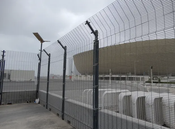 WM in Katar 2022: Gute Fotos vom Lusail-Iconic-Stadium gibt es nur von weitem, denn das ganze Areal ist eingezäunt.