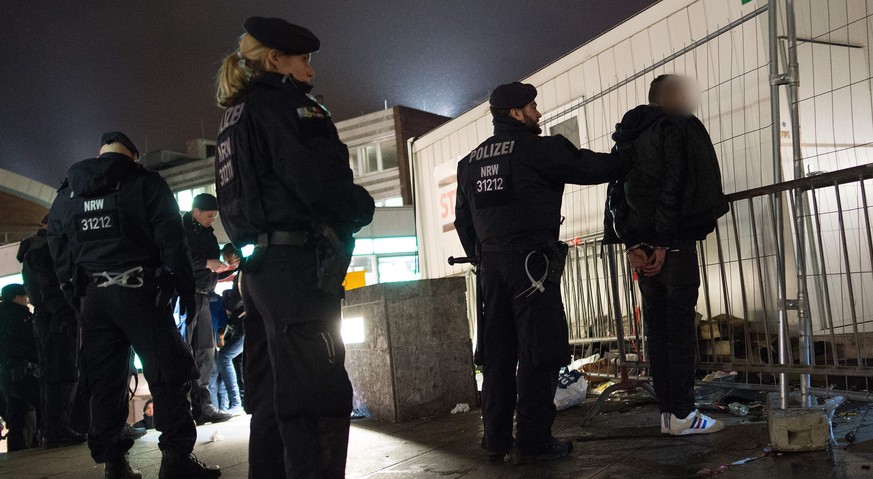 Polizeikontrolle in der zum Synonym für sexuelle Gewalt gewordenen Kölner Silvesternacht.