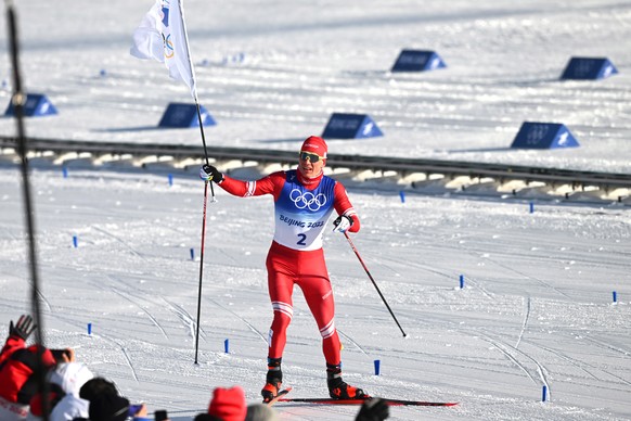 epa09731924 Alexander Bolshunov of Russia celebrates winning the Men&#039;s 15km+15km Skiathlon event at the Zhangjiakou National Cross-Country Skiing Centre at the Beijing 2022 Olympic Games, Zhangji ...