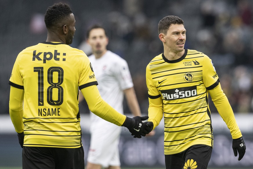 YBs Jean-Pierre Nsame, links, und Christian Fassnacht im Fussball Meisterschaftsspiel der Super League zwischen den Berner Young Boys und dem FC Winterthur, am Sonntag, 29. Januar, im Wankdorf Stadion ...