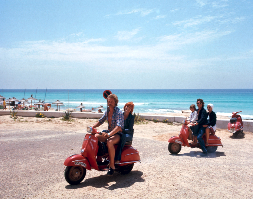 "Walter Rudolph – Ibiza 1976"

https://agonyecstasygallery.com/products/walter-rudolph-ibiza-1976