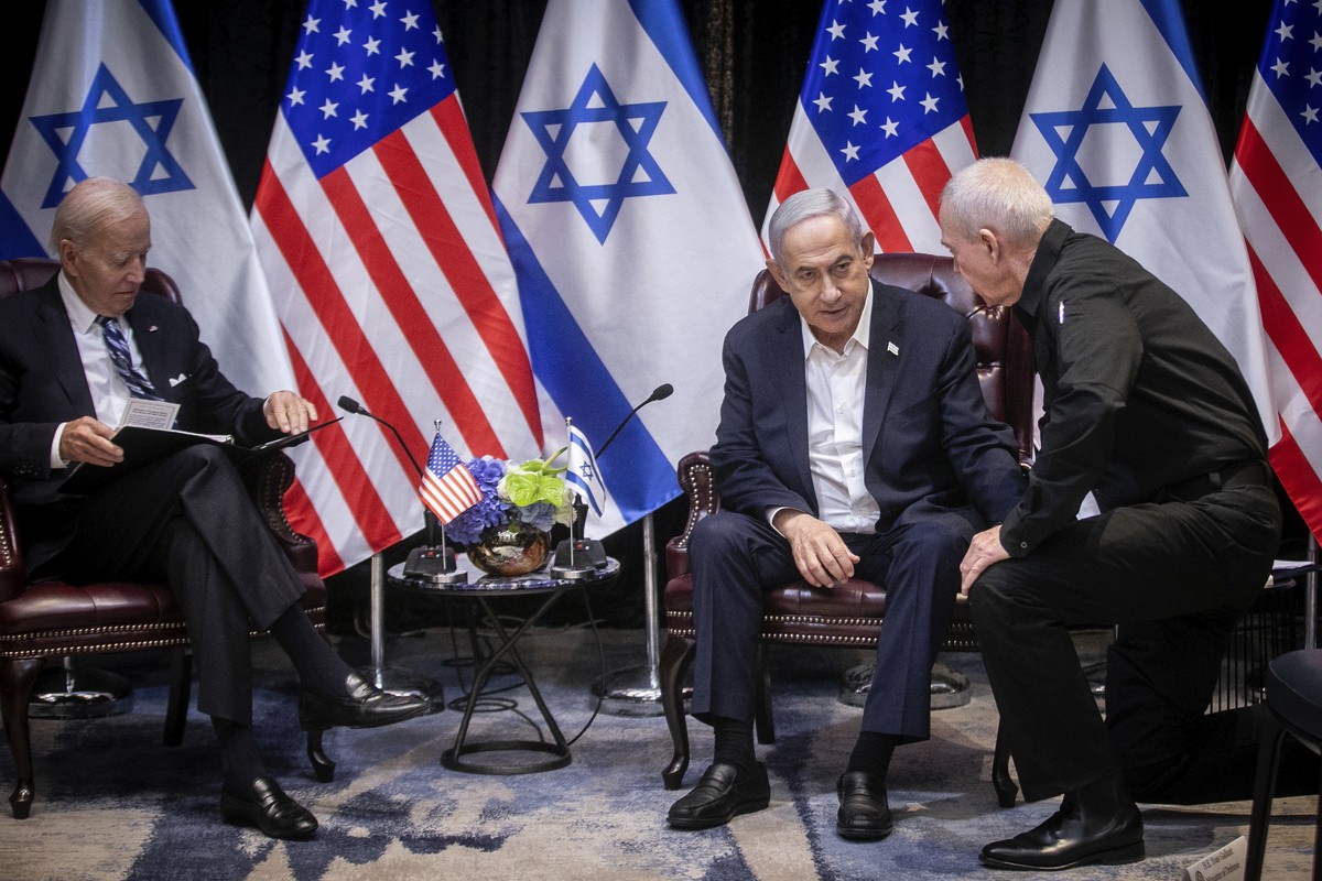 Israeli Prime Minister Benjamin Netanyahu, second right, confers with Defense Minister Yoav Gallant, right, during their meeting with U.S. President Joe Biden, left, to discuss the war between Israel  ...
