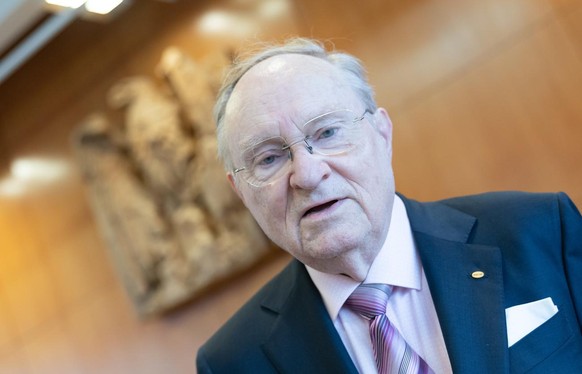 epa08248679 Ludwig Amadeus Minelli, a plaintiff, Swiss lawyer and journalist, poses for a portrait while attending a session of the German Federal Constitutional Court in Karlsruhe, Germany, 26 Februa ...