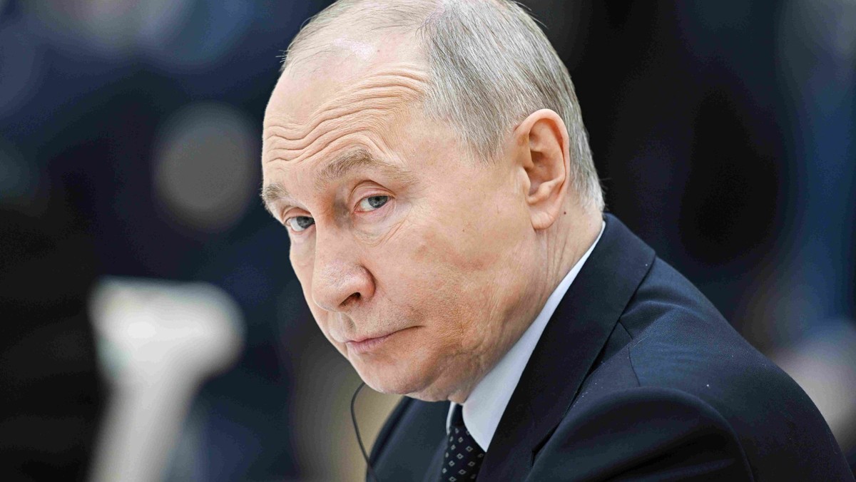 Le président russe, Vladimir Poutine, profite de la situation.