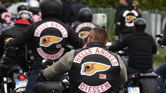 epa05582272 Hells Angels members and members of friendly rocker groups of several European countries and all of Germany arrive for the funeral of Hells Angels Giessen president Ayguen Mucukat (Aygun) ...