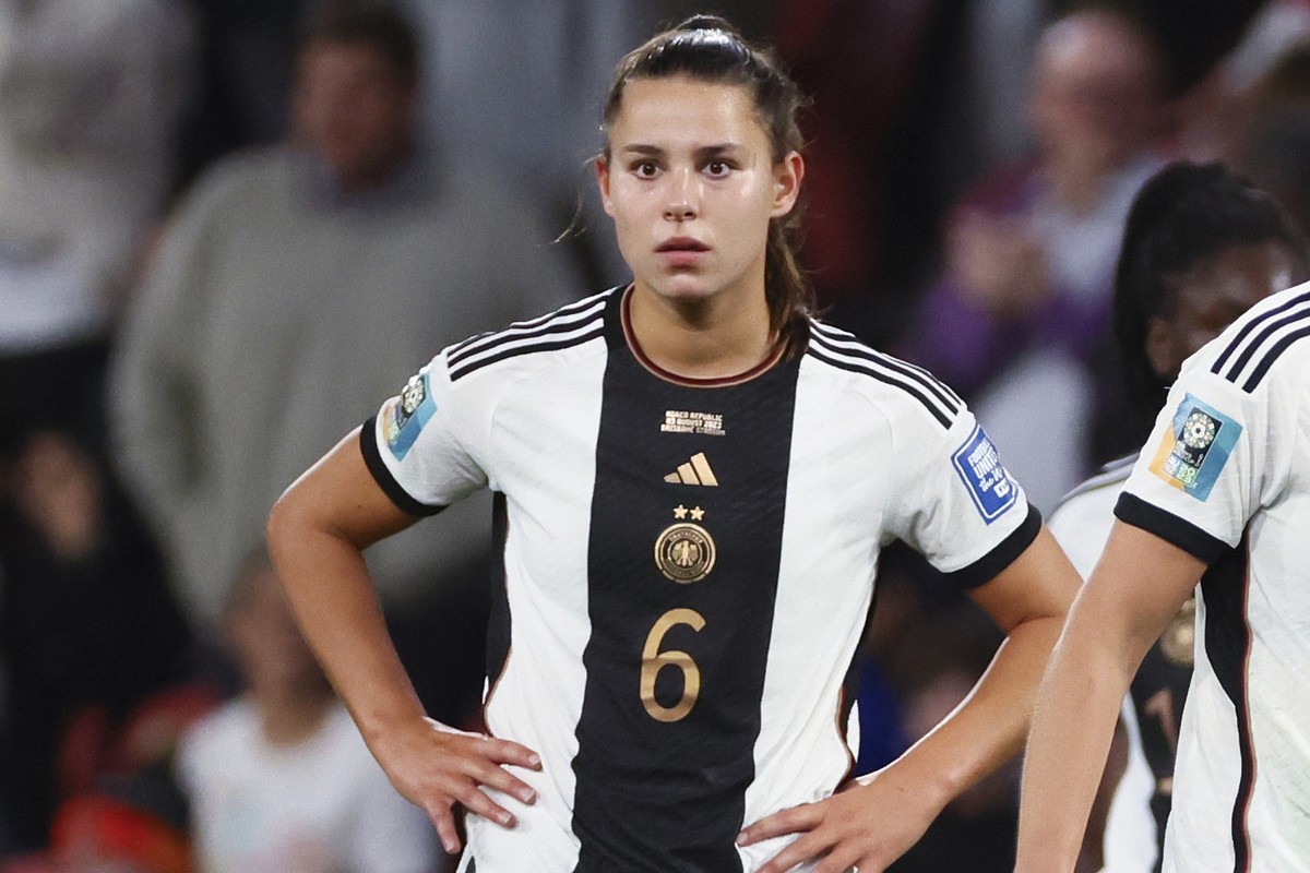 FILE - Germany's Lena Oberdorf reacts following the Women's World Cup Group H soccer match between South Korea and Germany in Brisbane, Australia, on Aug. 3, 2023. Bayern Munich will sign mi ...