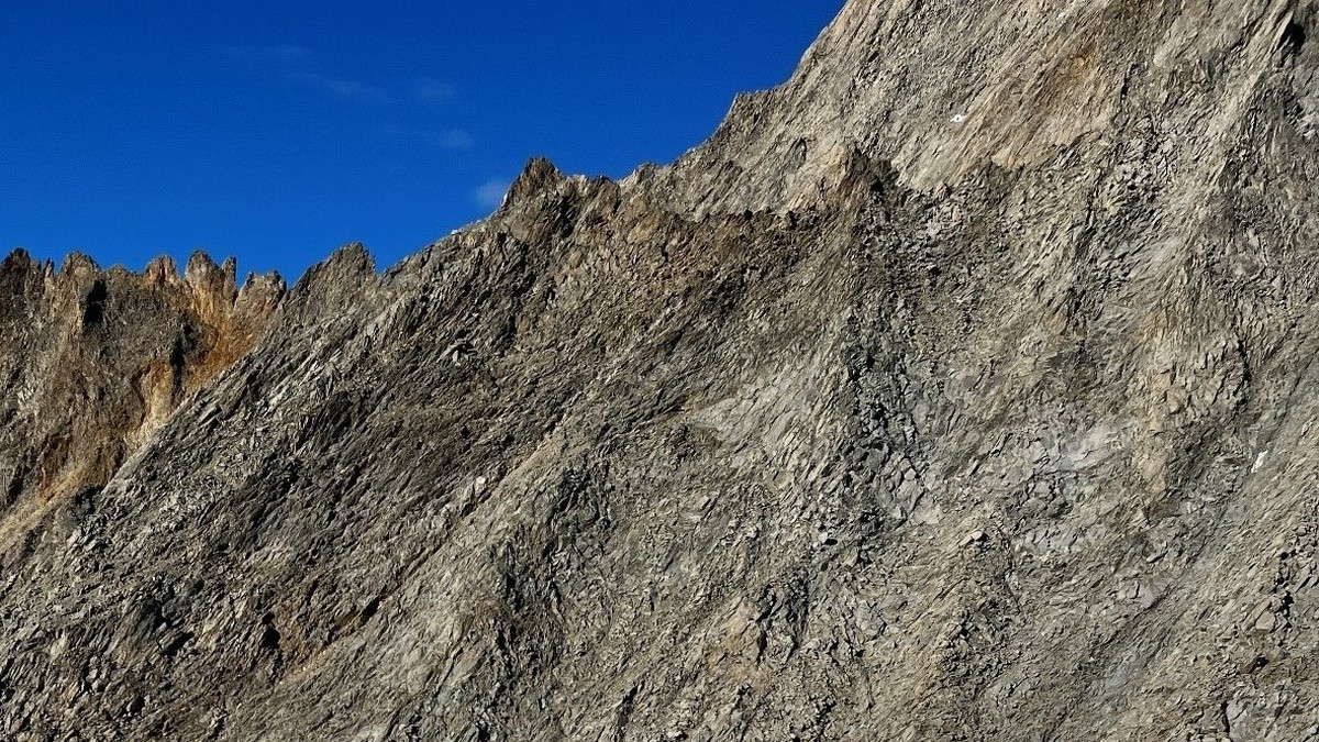 Blitz-trifft-junges-Alpinisten-Paar-in-Graub-nden-kurz-nacheinander