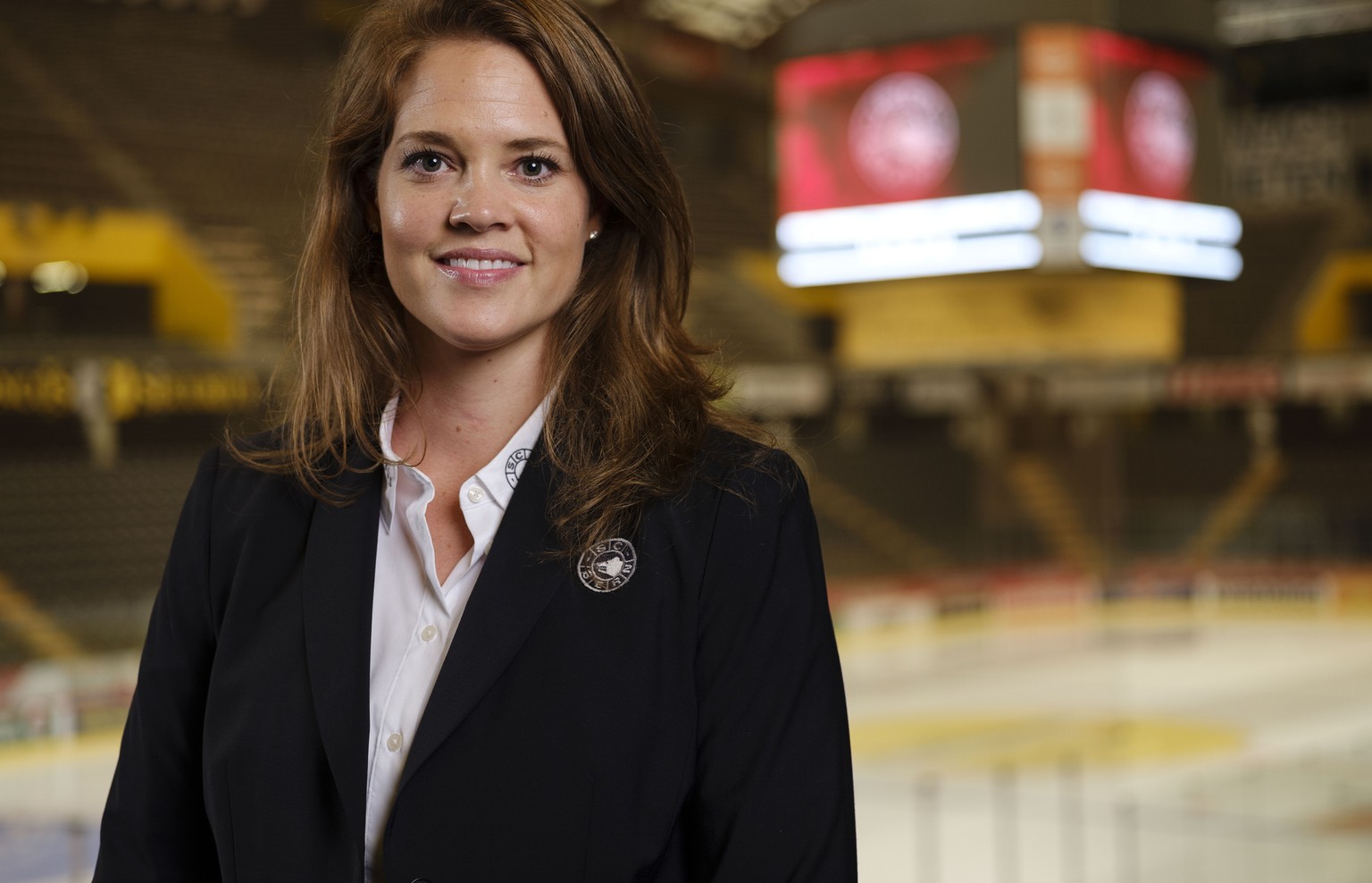 ZU FLORENCE SCHELLING, SPORTCHEFIN SC BERN, STELLEN WIR IHNEN FOLGENDES NEUES PORTRAIT ZUR VERFUEGUNG. WEITERE BILDER FINDEN SIE AUF visual.keystone-sda.ch --- Florence Schelling, Sportchefin SC Bern, ...