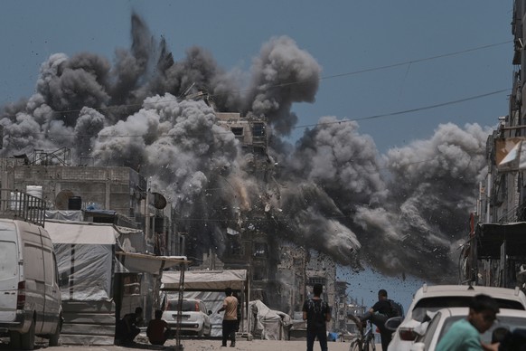 Smoke rises to the sky following an Israeli strike in Gaza City, Sunday, June 1, 2025. (AP Photo/Jehad Alshrafi)
APTOPIX Israel Palestinians