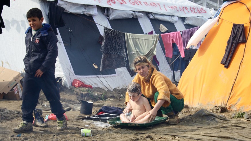 Waschen im Flüchtlingscamp: Im Moment funktioniert eine Dusche von vier.&nbsp;