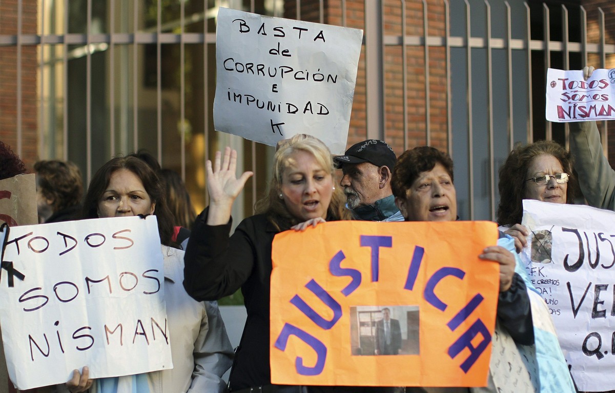 Glauben nicht an Selbstmord: Aufgebrachte Einwohner von Buenos Aires demonstrieren gegen das Justizsystem.&nbsp;