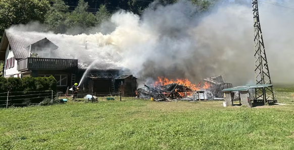 Mehrfamilienhaus in Hettiswil bei Hindelbank in Brand