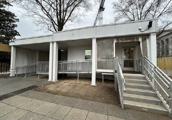 Besucherzentrum Weisses Haus Eingang alt