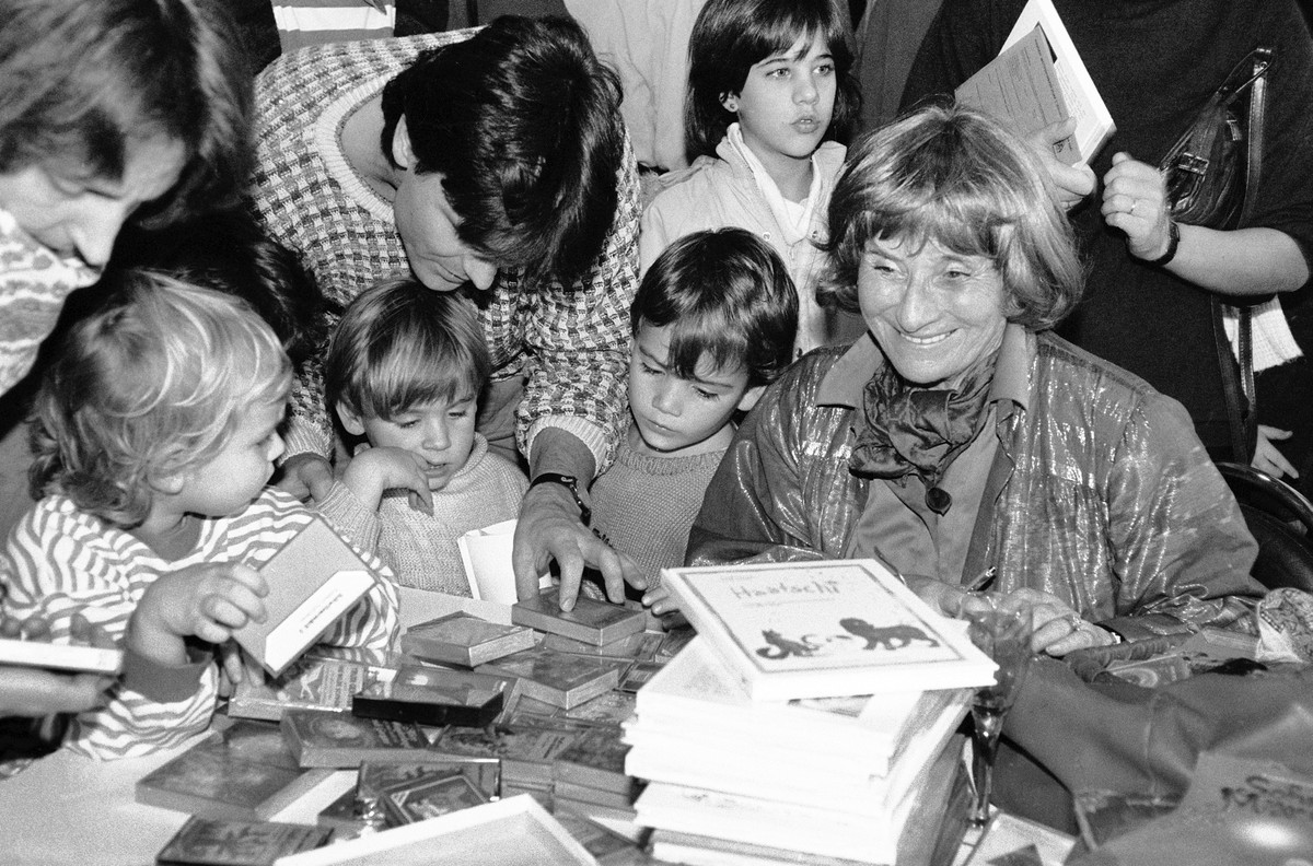 ARCHIVBILD --- ZUM 5. TODESTAG DER MAERCHENERZAEHLERIN TRUDI GERSTER AM FREITAG, 27. APRIL 2018, STELLEN WIR IHNEN FOLGENDES BILDMATERIAL ZUR VERFUEGUNG --- Die bekannte Schweizer Maerchentante Trudi  ...