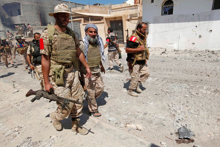 Libyan forces take up new positions as they prepare for next advance against Islamic State holdouts in Sirte, Libya August 29, 2016. REUTERS/Ismail Zitouny