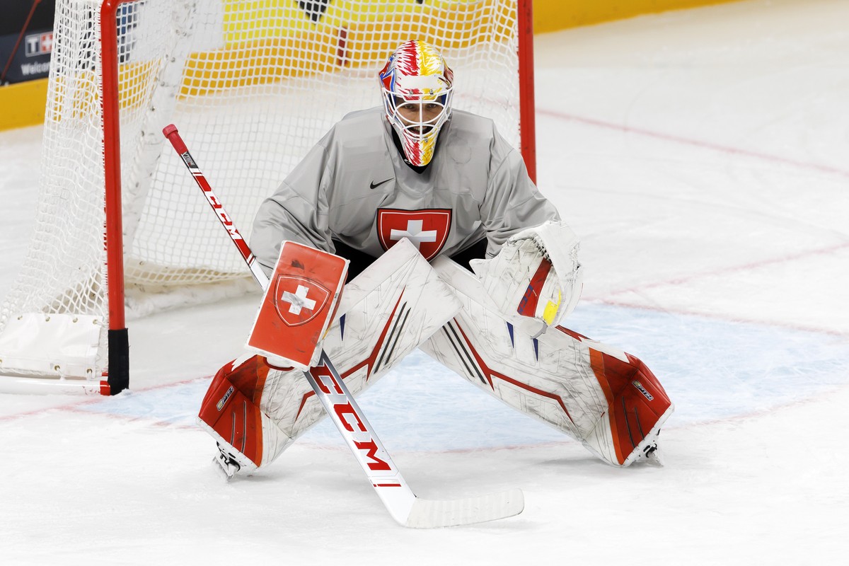 Switzerland's goaltender Joren van Pottelberghe in action, during a Switzerland team training session at the IIHF 2023 World Championship, at the Riga Arena, in Riga, Latvia, Thursday, May 11, 20 ...