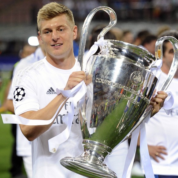 IMAGO / Sven Simon

ARCHIVFOTO: Vorschau zum Champions League Finale FC Liverpool - Real Madrid am 28.05.2022. Toni KROOS (Real Madrid) mit dem Pokal,Cup,Trophaee,Jubel,Freude,Begeisterung,Siegerehrun ...