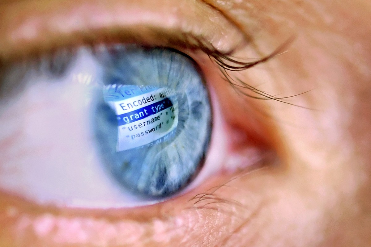 epa06274387 A horizontally mirrored 'username' and 'password' input field is reflected in the iris of an eye in Neuss, Germany, 18 October 2017. A flaw in WPA2's cryptographic ...