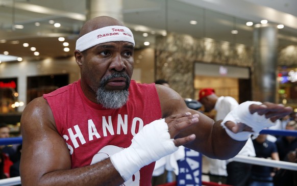 Britain Boxing - David Haye, Arnold Gjergjaj &amp; Shannon Briggs Open Work-Out - Jubilee Palace, Canary Wharf, London - 16/5/16
Shannon Briggs during the work-out
Action Images via Reuters / Peter  ...