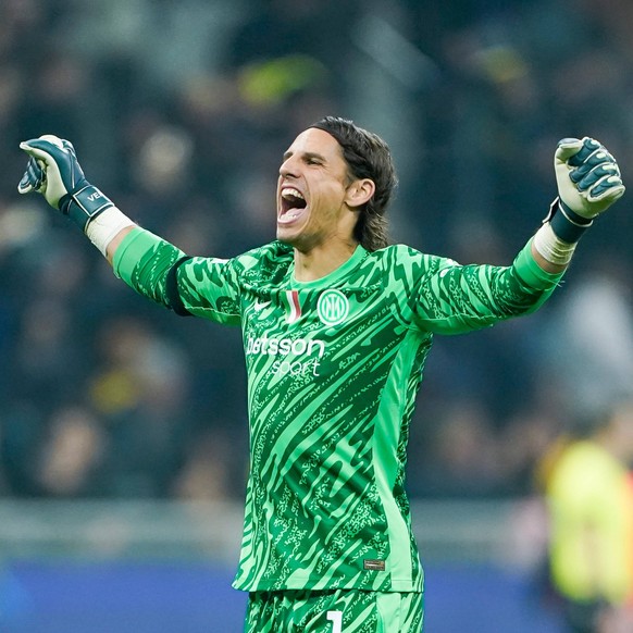 Milano Italy, November 6th 2024: Yann Sommer 1 Inter celebrates his teammates Hakan Calhanoglu 20 Inter goal from the penalty spot during the UEFA Champions League football match between FC Internazio ...