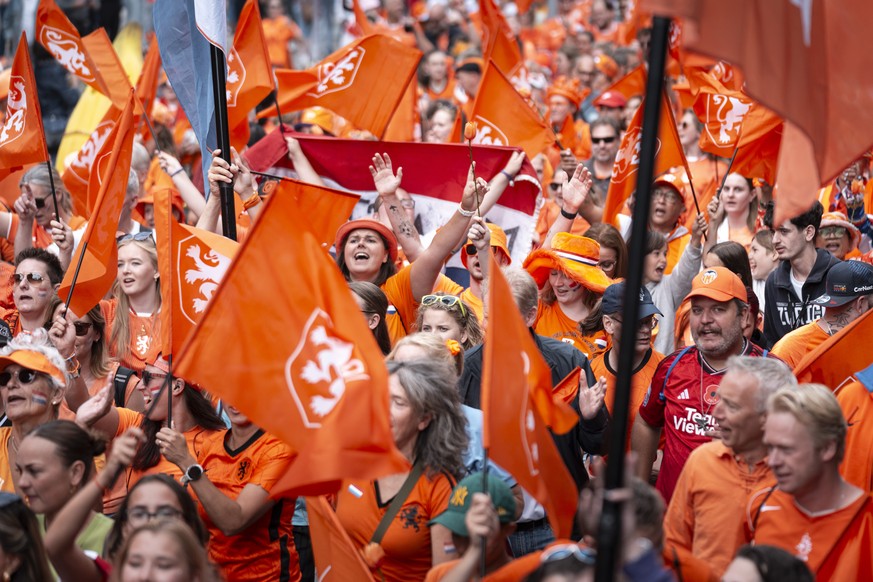Dutch fans walk from Gustav-Gull Square (Europaallee) towards the stadium during a fan walk prior to the UEFA Women&#039;s EURO 2025 Group D soccer match between England and the Netherlands at the Let ...