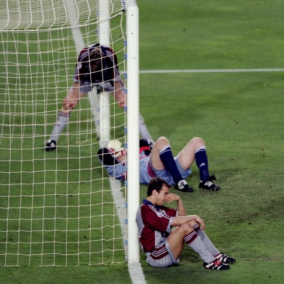 26 May 1999: Bayern Munich players devastated after defeat in the UEFA Champions League Final against Manchester United at the Nou Camp in Barcelona, Spain. United scored twice in injury time to win 2 ...