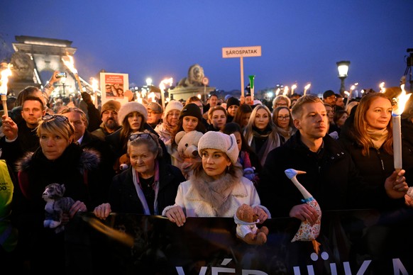 Chairman of the Hungarian opposition Tisza Party Peter Magyar, second righ, Vice Chairman of Tisza Party Agnes Forsthoffer, right, and opera singer Andrea Rost, the party&#039;s parliamentary candidat ...