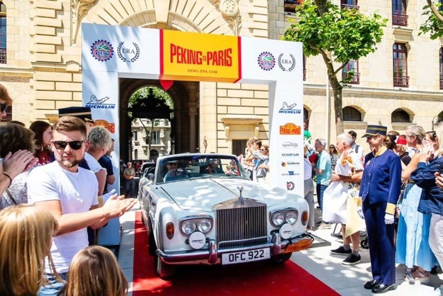 Im 1968er Rolls-Royce Cabrio von Beijing nach Paris 
Nigel Keen am 2024 Peking to Paris Rally. 
https://www.hero-era.com/rallies/2024/05/peking-to-paris-2024 
@Will_Broadhead_Photo
@BluePassion_Photo