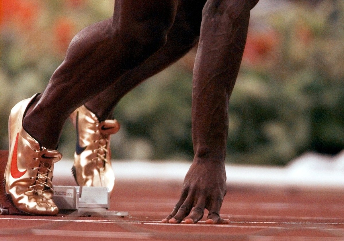 Michael Johnson à Atlanta, avec ses chaussures devenues mythiques.
