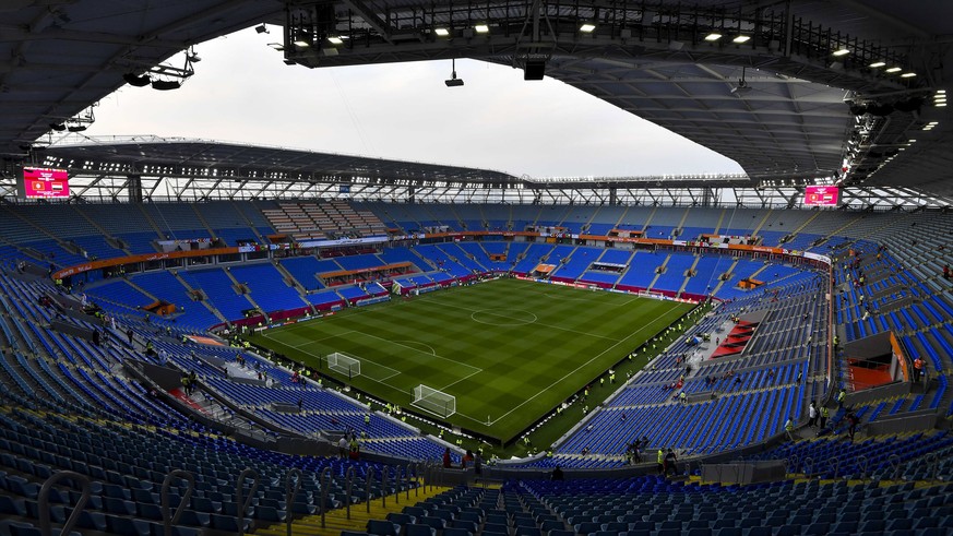 ARCHIV - ZU DEN STADIEN AN DER FIFA FUSSBALL WM 2022 IN KATAR STELLEN WIR IHNEN FOLGENDES BILDMATERIAL ZUR VERFUEGUNG - epa10253923 Photo taken 15 December 2021 of the Stadium 974 in Doha before the F ...