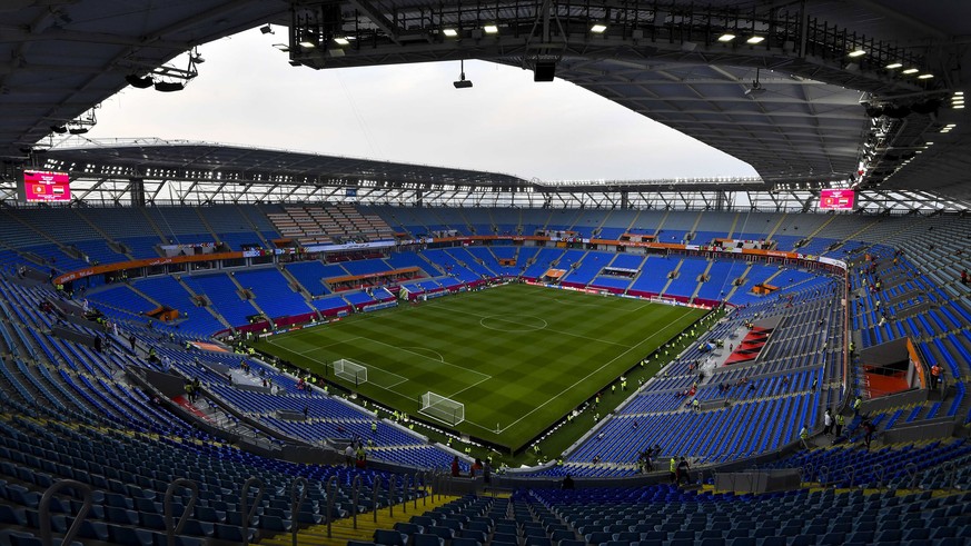 ARCHIV - ZU DEN STADIEN AN DER FIFA FUSSBALL WM 2022 IN KATAR STELLEN WIR IHNEN FOLGENDES BILDMATERIAL ZUR VERFUEGUNG - epa10253923 Photo taken 15 December 2021 of the Stadium 974 in Doha before the F ...