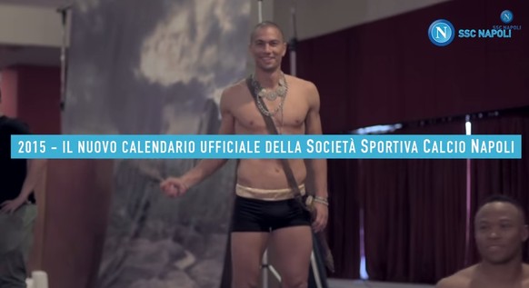 Gökhan Inler posiert als Gladiator.