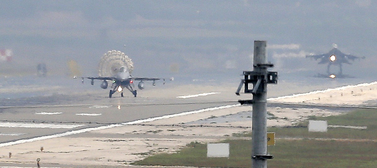 Türkische Luftwaffe nimmt Bunker, Lager und Munitionsdepots der verbotenen Kurdischen Arbeiterpartei PKK ins Visier.