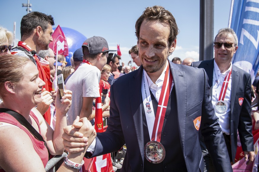 Switzerland’s ice hockey team with coach Patrick Fischer arrives and is welcomed by fans at Zurich airport in Kloten, Switzerland, Monday, May 21, 2018. Switzerland won the silver medal at the IIHF Wo ...