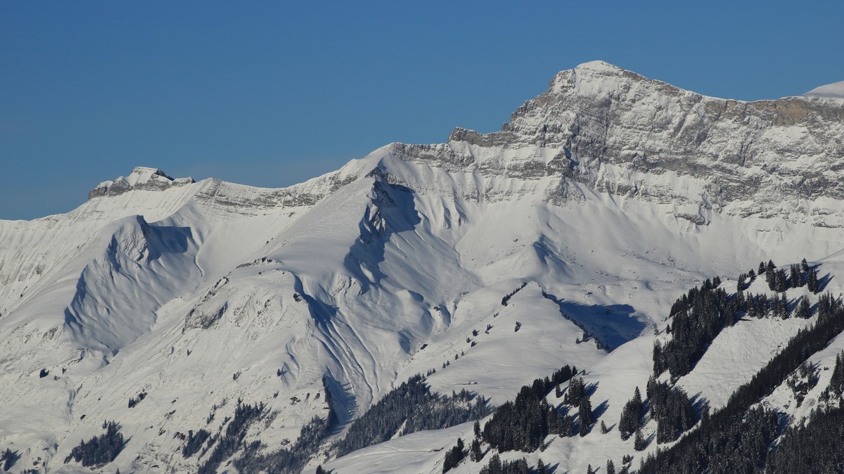 Rock layers of Mount Vanil Noir in winter. xkwx vanil carr, rougemont, valley, vaud, vanil noir, chteau-d'oex, snow, winter sports, hiking, bernese oberland, schoenried, horeflue, forest, white,  ...