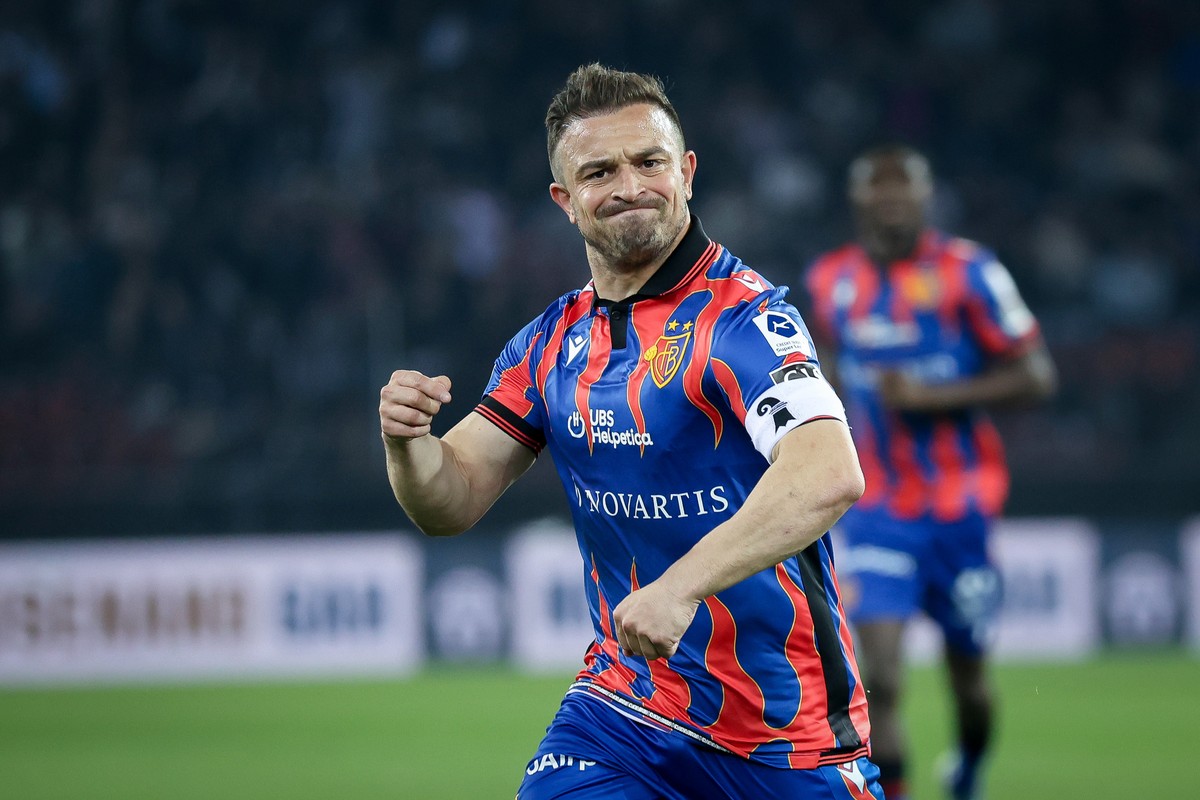 Xherdan Shaqiri (FCB) jubelt nach seinem Tor zum 3:0 waehrend dem Meisterschaftsspiel der Super League zwischen dem FC Zuerich und dem FC Basel am Samstag, den 12. April 2025, im Letzigrund Stadion in ...