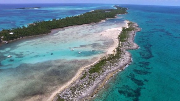 ■ Die Insel liegt auf den Bahamas. Wie es sich für eine Insel gehört, ist sie nicht ganz einfach zu erreichen.■ Ihre Grösse beträgt rund 20'700 m2.&nbsp;■ Wasser- und Stromanschluss sind natürlich nic ...