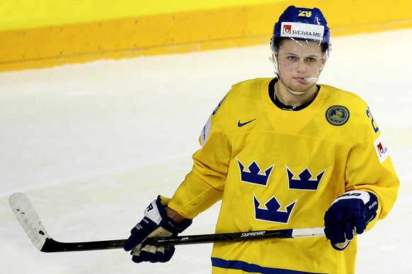 epa05945743 Sweden&#039;s forward William Nylander reacts after missing a penalty during the penalty shootout of the 2017 IIHF Ice Hockey World Championship group A preliminary round match between Swe ...