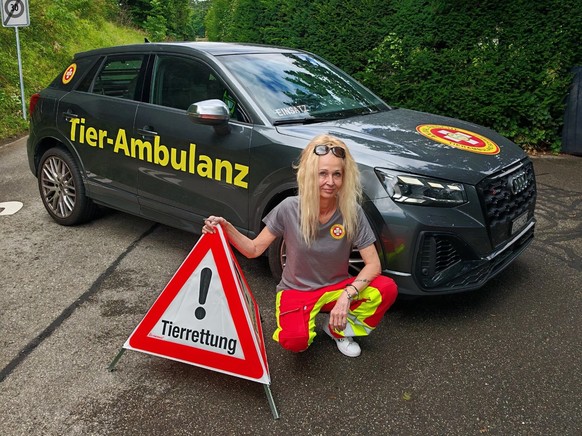 Verbundsinitiatorin Sibylle Wettstein rettet mit ihrer Ambulanz verletzte Haus- und Wildtiere.