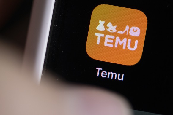 ***Symbolbild / Gestellte Aufnahme*** Die Temu-APP, fotografiert am Freitag, 1. Maerz 2024 in Zuerich. (KEYSTONE/Christian Beutler)