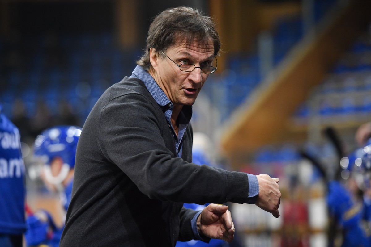 ARCHIVBILD ZUM RUECKTRITT VON DAVOS-TRAINER ARNO DEL CURTO --- Davos' Cheftrainer Arno Del Curto, beim Eishockey-Qualifikationsspiel der National League A zwischen dem HC Davos und dem Lausanne H ...