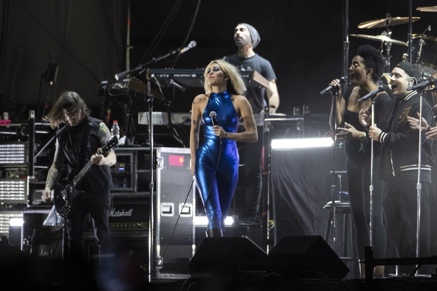 epa09837424 US singer Miley Cyrus performs during the Lollapalooza 2022 festival at the Cerrillos Bicentennial Park in Santiago, Chile, 19 March 2022. Thousands of young people, fans of music and the  ...