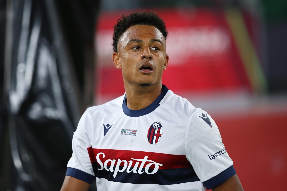 epa12100846 Dan Ndoye of Bologna looks on after scoring the 0-1 goal during the Italian Cup final soccer match between AC Milan and Bologna FC in Rome, Italy, 14 May 2025. EPA/FEDERICO PROIETTI