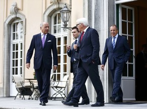 Die vier Aussenminister in Berlin. Von links:&nbsp;Laurent Fabius (Frankreich), Pavlo Klimkin (Ukraine), Frank-Walter Steinmeier (Deutschland) und Sergei Lavrov (Russland)