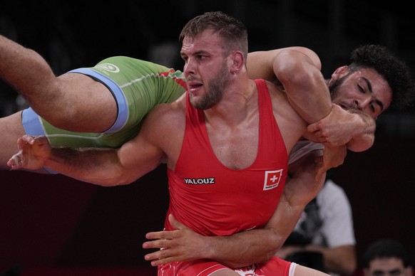 Switzerland&#039;s Stefan Reichmuth, left, and Algeria&#039;s Fateh Benferdjallah compete during the men&#039;s 86kg freestyle wrestling match at the 2020 Summer Olympics, Wednesday, Aug. 4, 2021 in C ...