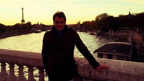 Federer traf am Montag in Paris ein und schickte seinen Fans dieses Bild von sich, der Seine und dem Eiffelturm.