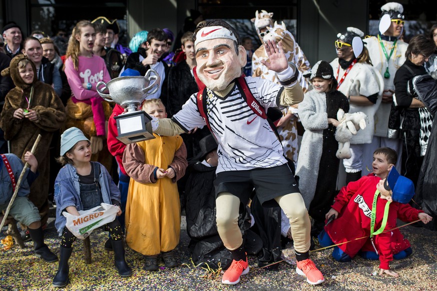 epa05810725 A reveller dressed as Swiss tennis champion Roger Federer takes part in a parade at the opening of the Lucerne Carnival in Lucerne, Switzerland, 23 February 2017. The Lucerne Carnival, als ...